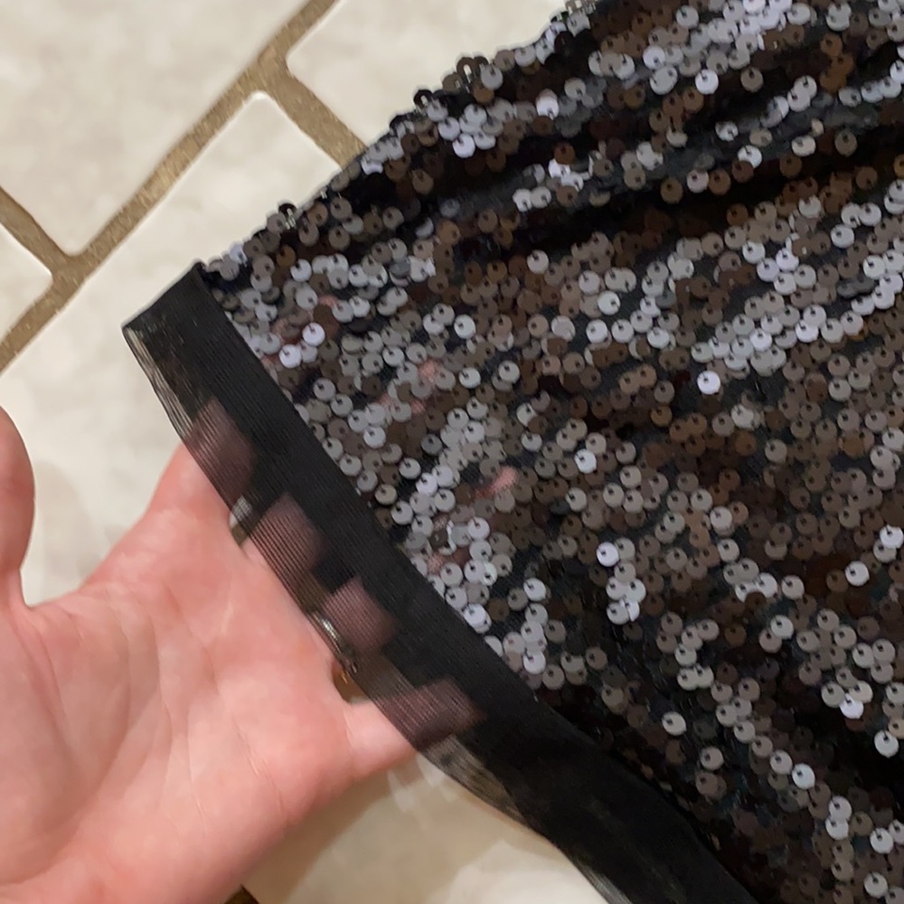 Miss Me Black Sequin Top. - Picture 3 of 4